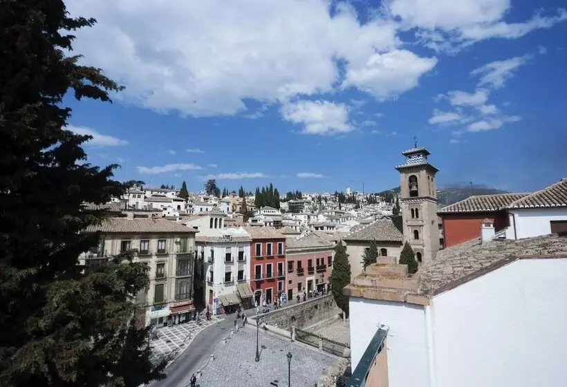 هتل Apartamentos Río Darro