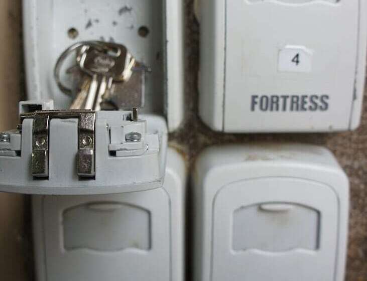 هتل Apartamentos Río Darro