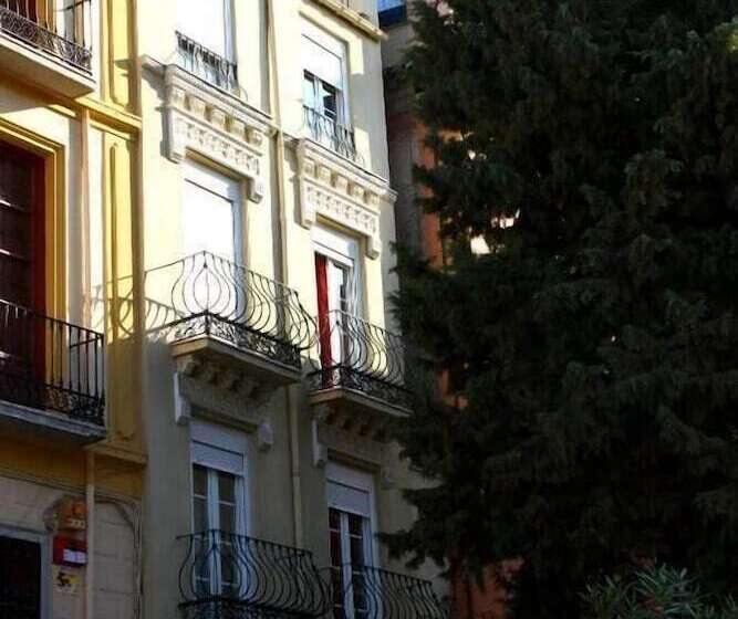 هتل Apartamentos Río Darro