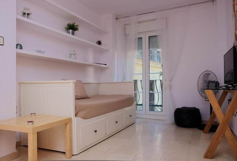 هتل Apartamentos Río Darro