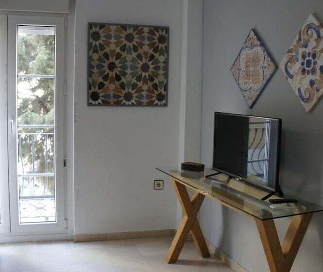 هتل Apartamentos Río Darro