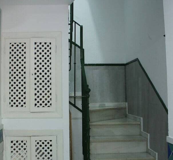 هتل Apartamentos Río Darro