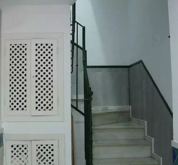 هتل Apartamentos Río Darro