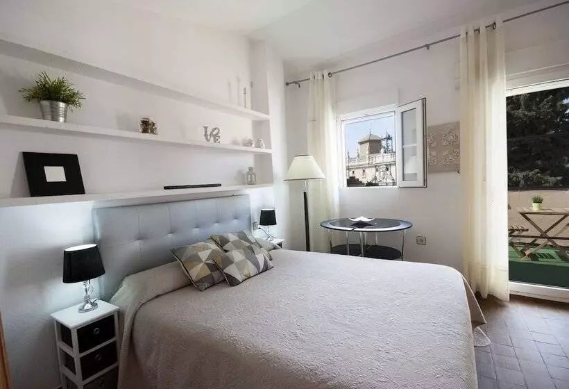 هتل Apartamentos Río Darro