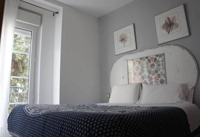 هتل Apartamentos Río Darro