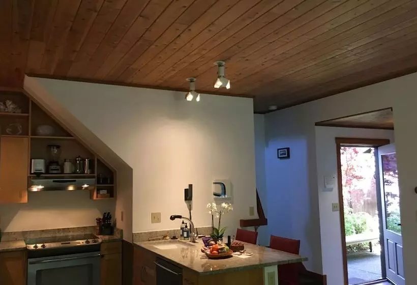 Hotelli Coast Cabins