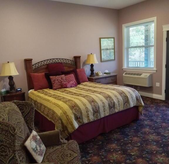 Отель Hearthstone Elegant Lodge