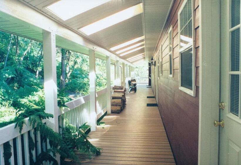 Отель Hearthstone Elegant Lodge