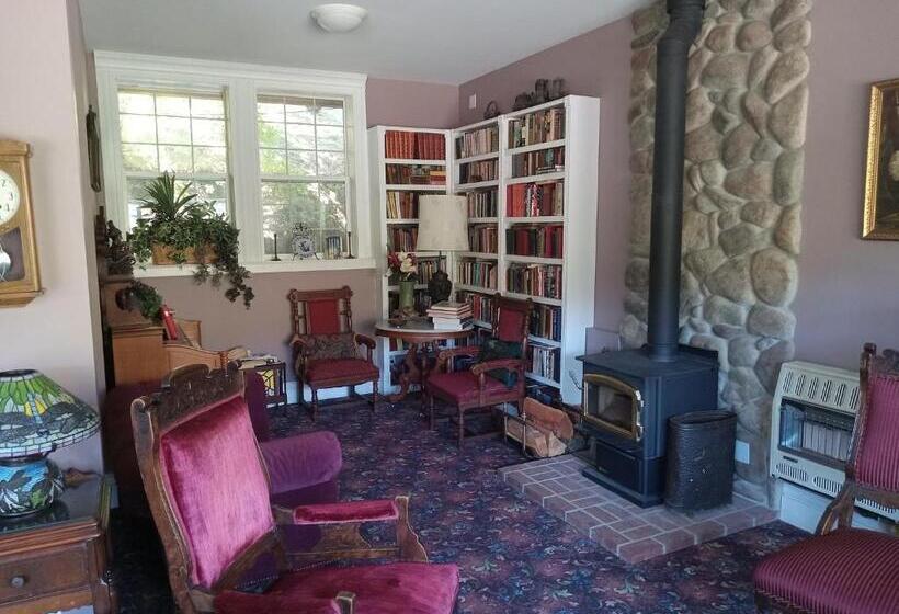 Отель Hearthstone Elegant Lodge