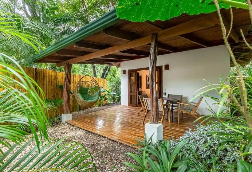 Hotelli Makanas Beach Bungalows