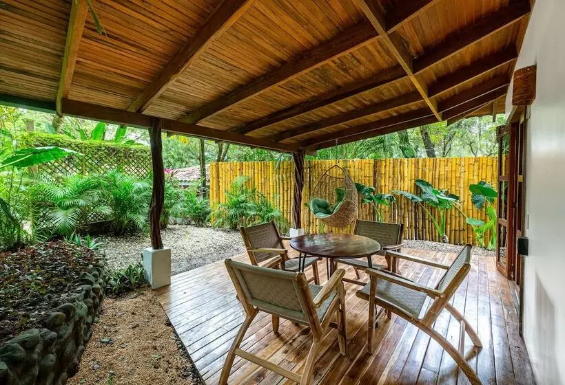 Hotelli Makanas Beach Bungalows