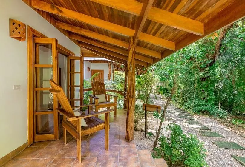 Hotelli Makanas Beach Bungalows