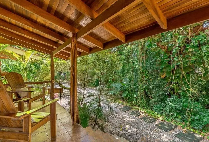 Hotelli Makanas Beach Bungalows