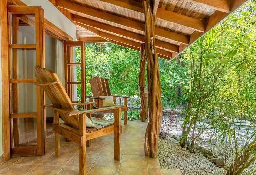 Hotelli Makanas Beach Bungalows