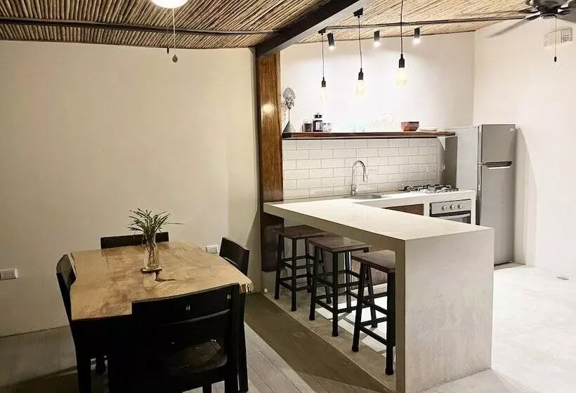 Hotelli Makanas Beach Bungalows