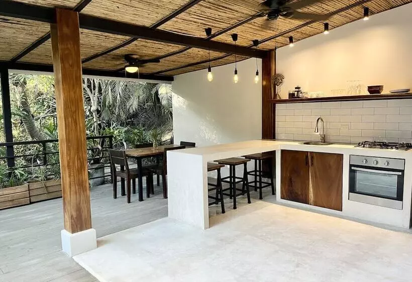 Hotelli Makanas Beach Bungalows