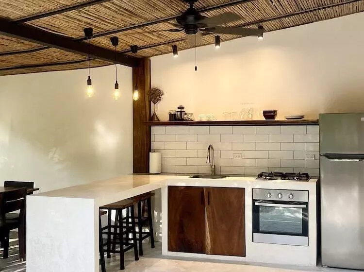 Hotelli Makanas Beach Bungalows