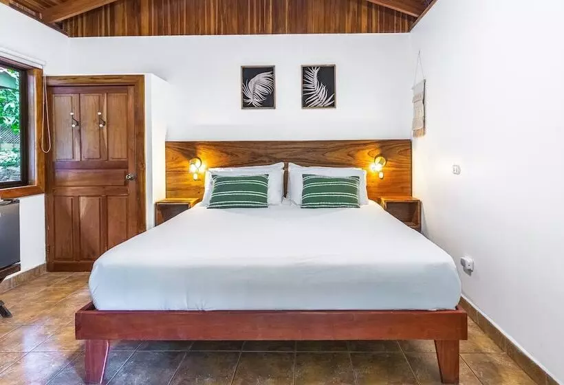 Hotelli Makanas Beach Bungalows