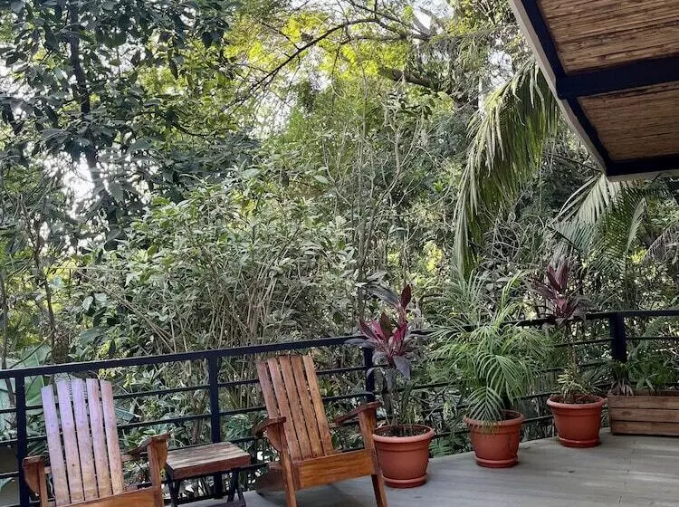 Hotelli Makanas Beach Bungalows