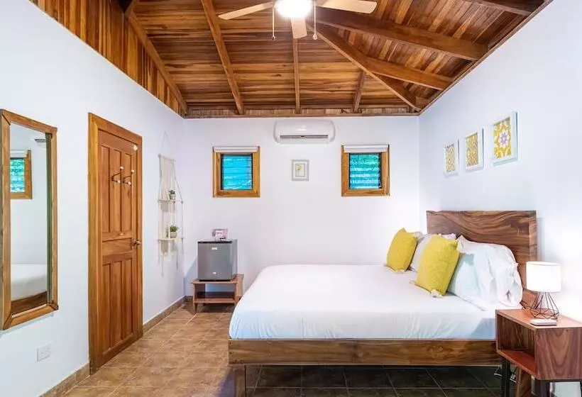 Hotelli Makanas Beach Bungalows