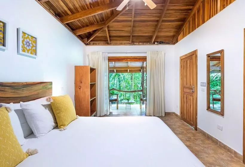 Hotelli Makanas Beach Bungalows