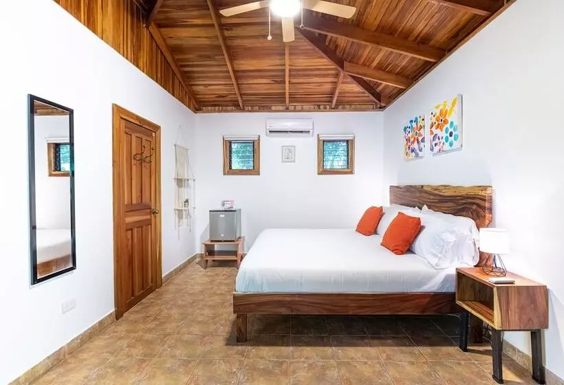 Hotelli Makanas Beach Bungalows