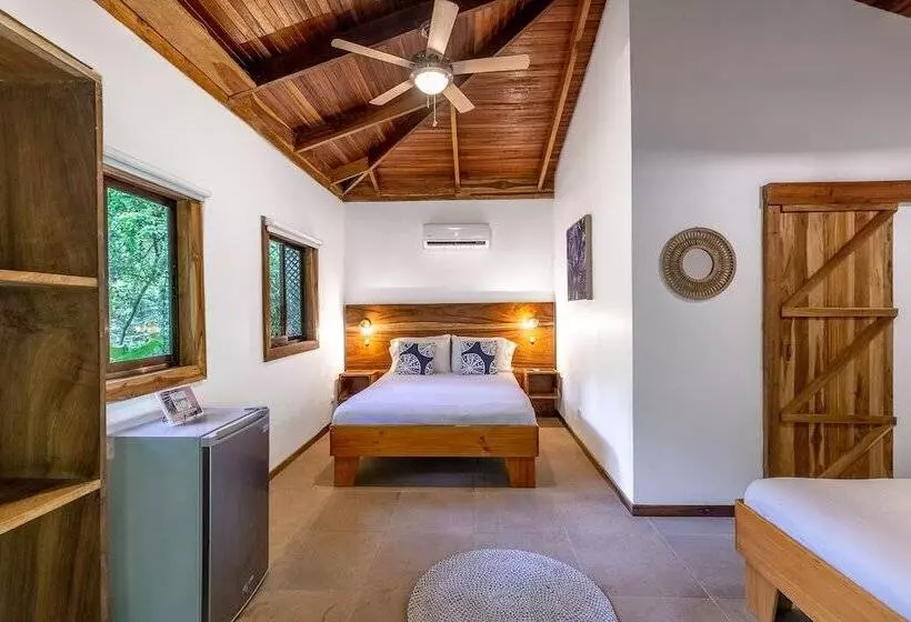 Hotelli Makanas Beach Bungalows