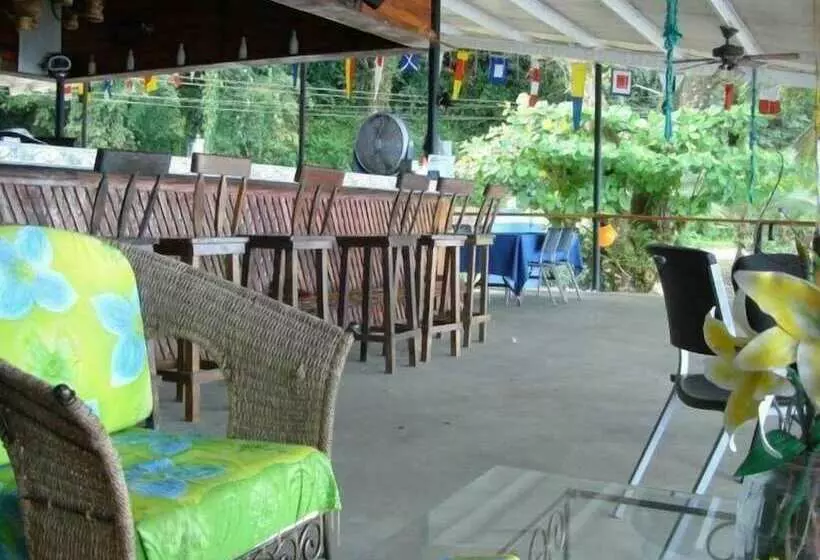 Hotelli Panama Divers & Octopus Garden Dive Center