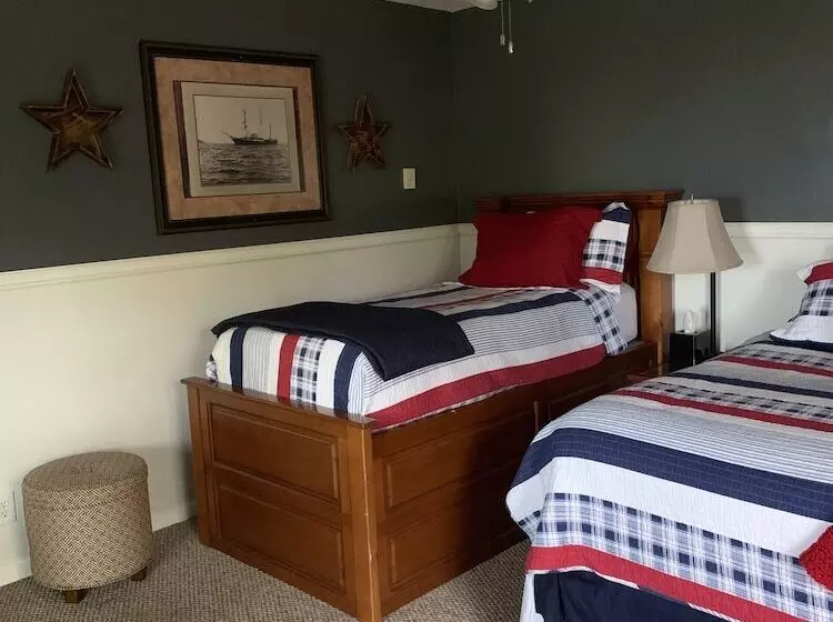 Hotelli White House Inn On The Waterfront