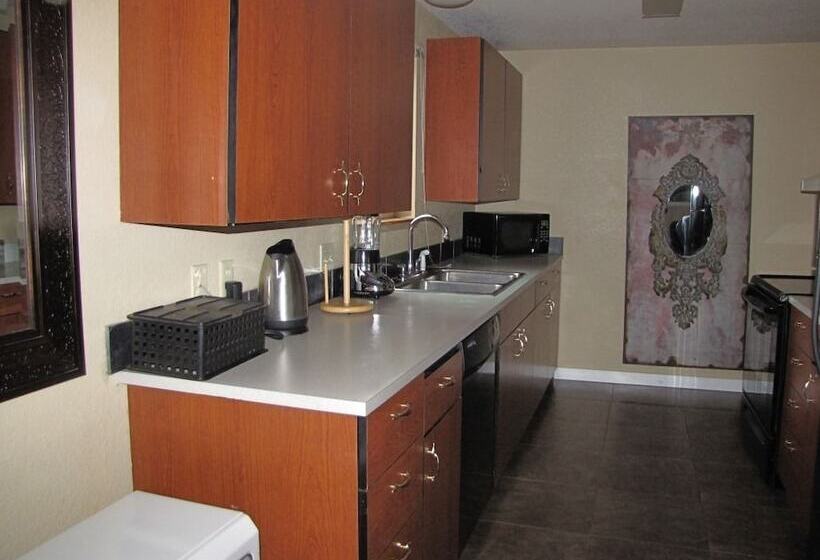 Otel White House Inn On The Waterfront