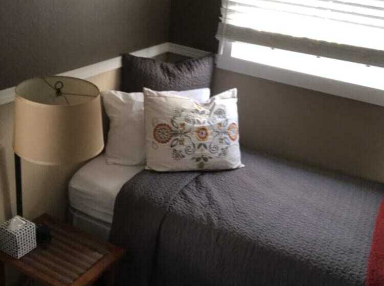 فندق White House Inn On The Waterfront