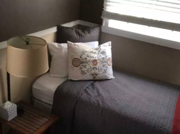 Hotelli White House Inn On The Waterfront