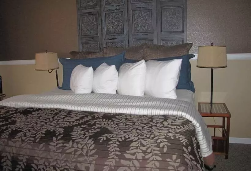 Hotelli White House Inn On The Waterfront