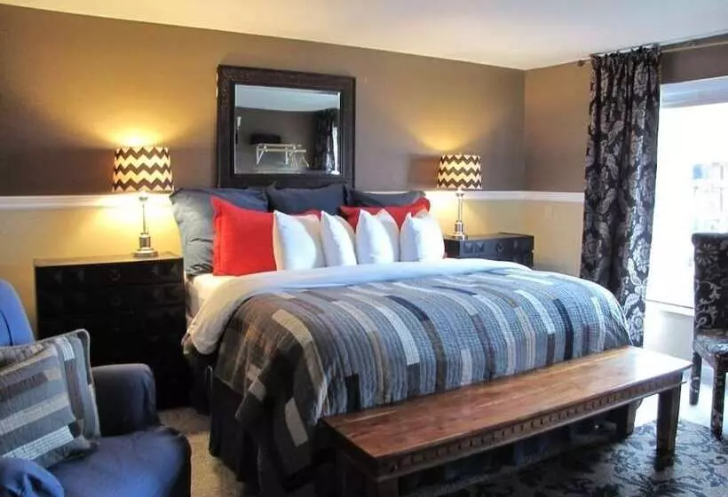 Hotelli White House Inn On The Waterfront