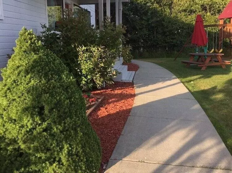 Hotelli White House Inn On The Waterfront