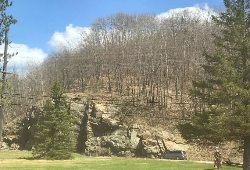 Hush Lodge And Cottages