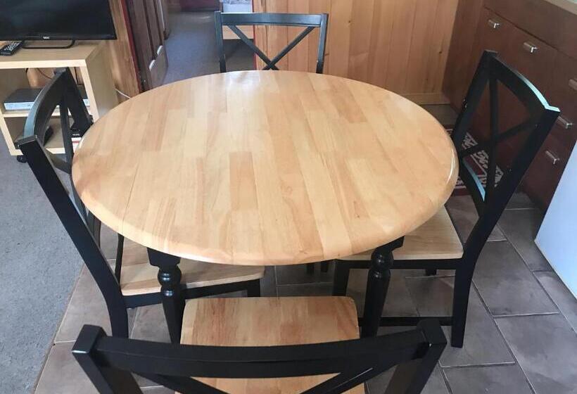 Hush Lodge And Cottages