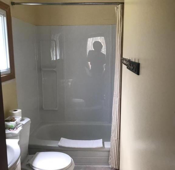 Hush Lodge And Cottages