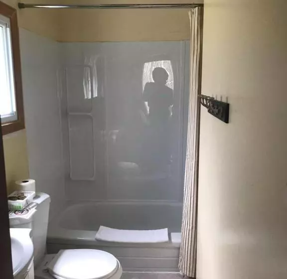 Hush Lodge And Cottages