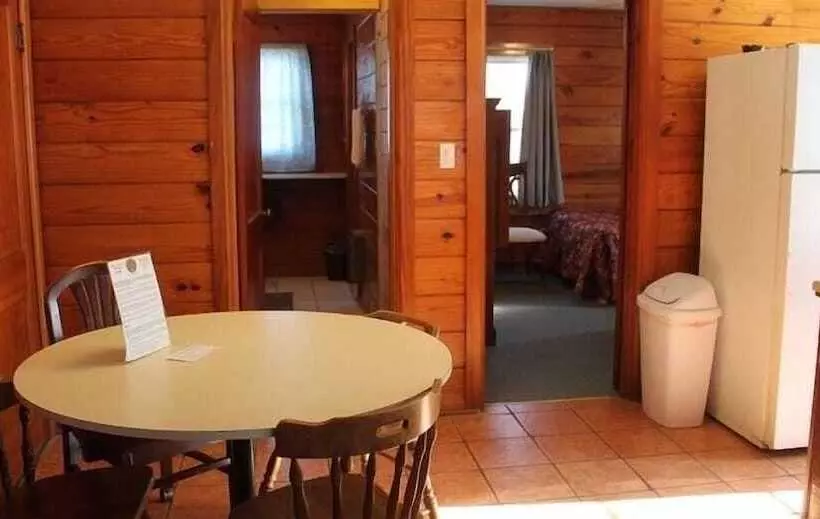 モーテル Aurora's Kentucky Lake Cottages