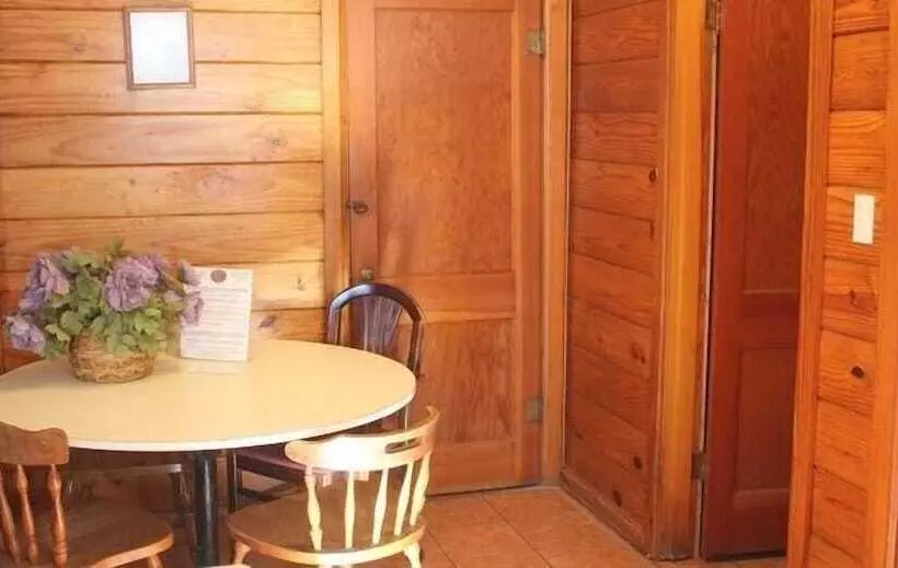 モーテル Aurora's Kentucky Lake Cottages