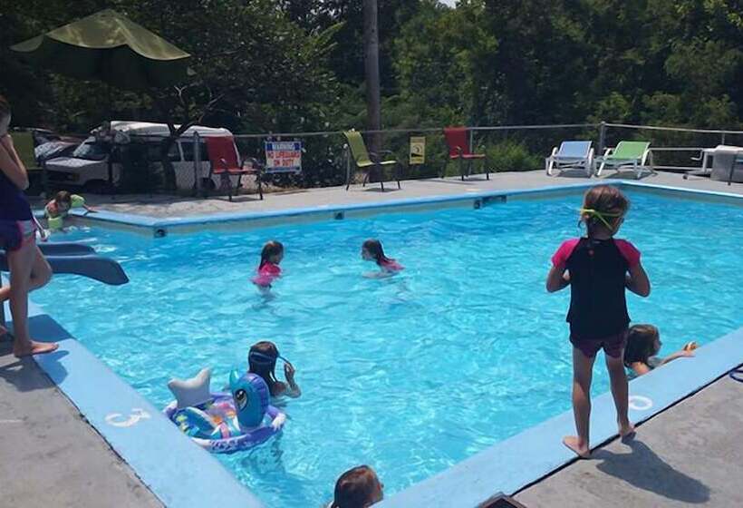 Motelli Aurora's Kentucky Lake Cottages