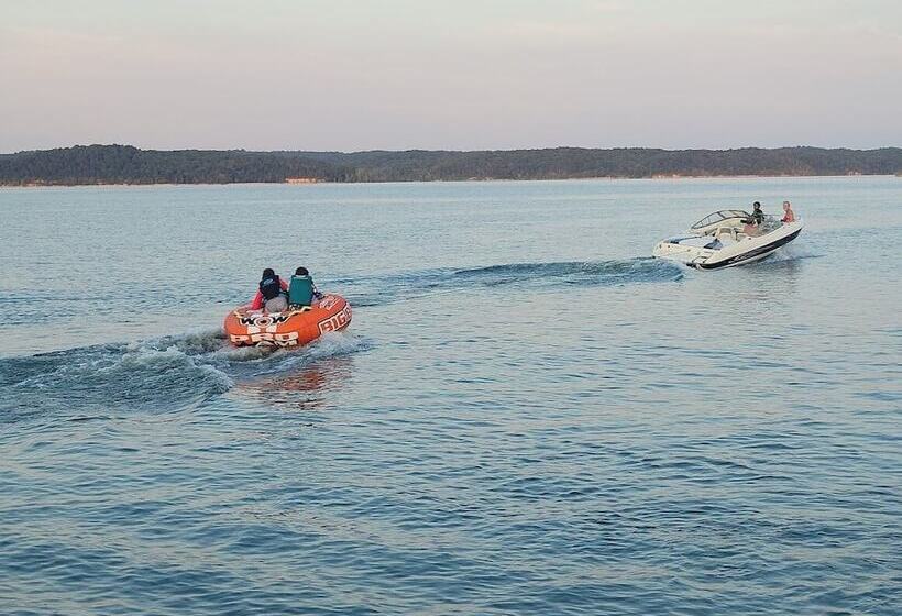 Motelli Aurora's Kentucky Lake Cottages