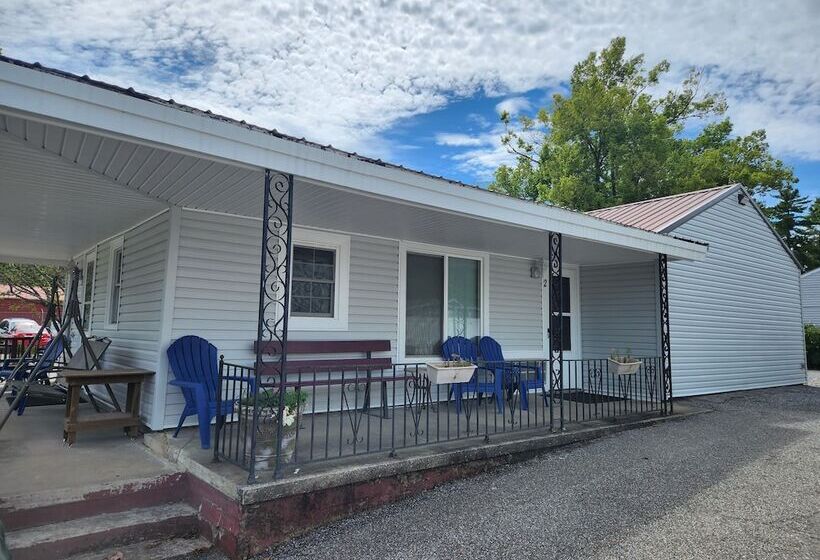 Motelli Aurora's Kentucky Lake Cottages