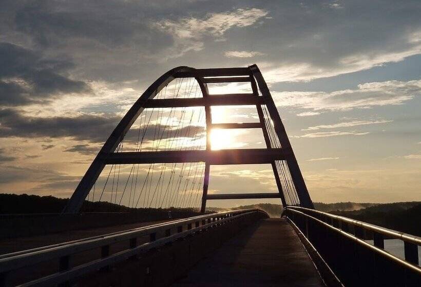 Motelli Aurora's Kentucky Lake Cottages