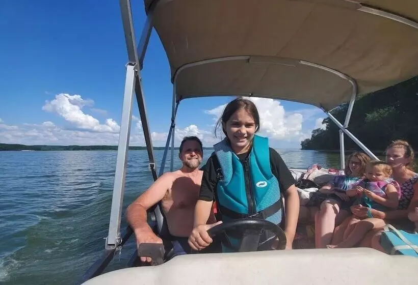 モーテル Aurora's Kentucky Lake Cottages