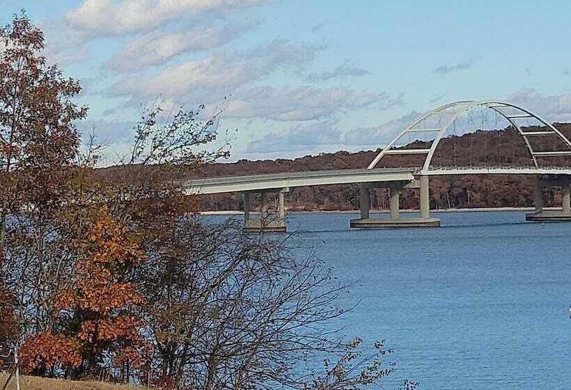 Motelli Aurora's Kentucky Lake Cottages