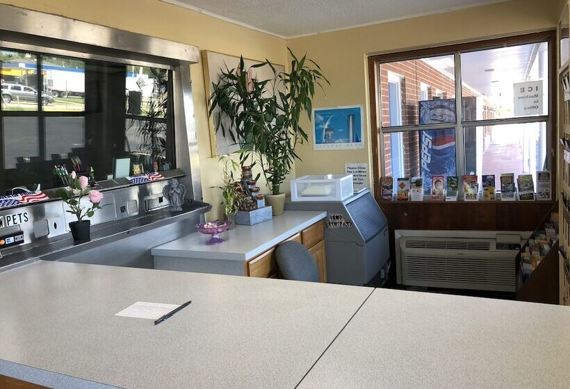 モーテル Economy Inn