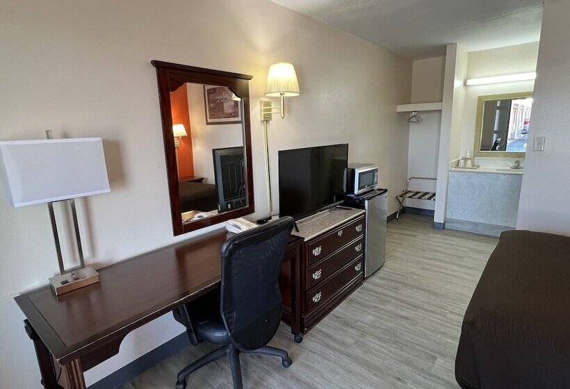 モーテル Economy Inn