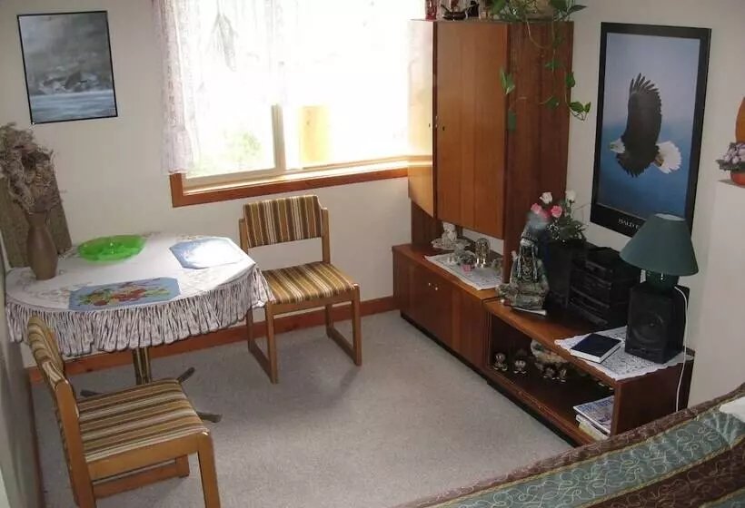 Majatalo Pinewood Guesthouse